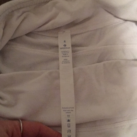 White lululemon pants. Size 4 - Picture 4 of 5